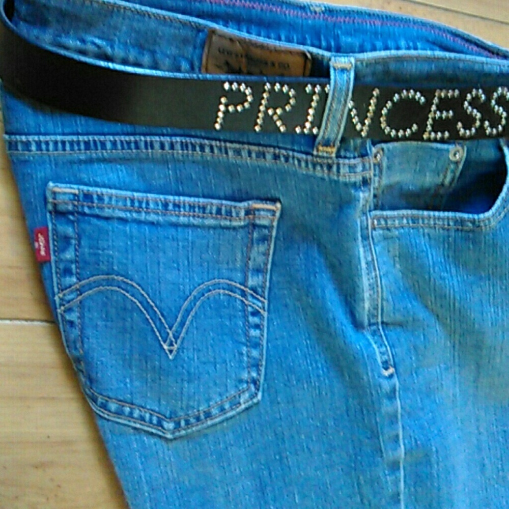 Levi's knee length denim shorts - Picture 4 of 5